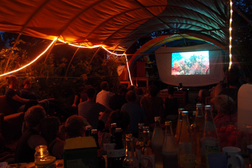 Filmabend im Garten - Das Ende der Welt, wie wir sie kannten @ Wurzelwerk
